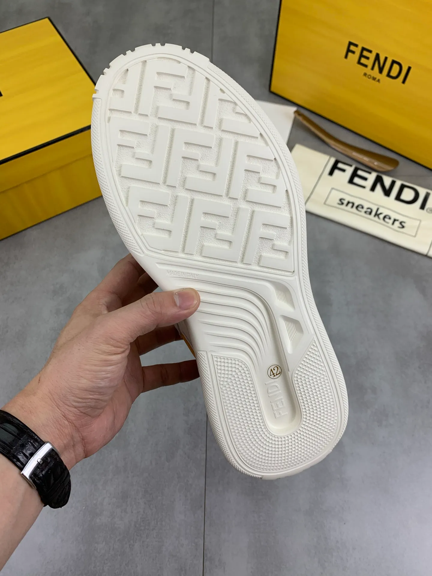 Men's Men's Shoes 💰P740 New Style 💰💎💎💎Summer Hot Style [FENDI Fendi] Top Version 🆕New slip-on sneakers, wavy soles engraved with original words. Embossed Fendi Flow lettering on the heel. The upper is made of high-end calfskin and breathable materials. Original lining with tone-on-tone details decorated with innovative handcrafting techniques. Ultra-light and wear-resistant TPU and IP foam soles, overall lightweight and comfortable. Size:39-44 (38 45 can be customized)